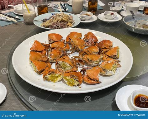  Steamed Hairy Crab with Ginger and Vinegar: How Does Delicate Seafood Harmony Perfectly with Bold Flavors?